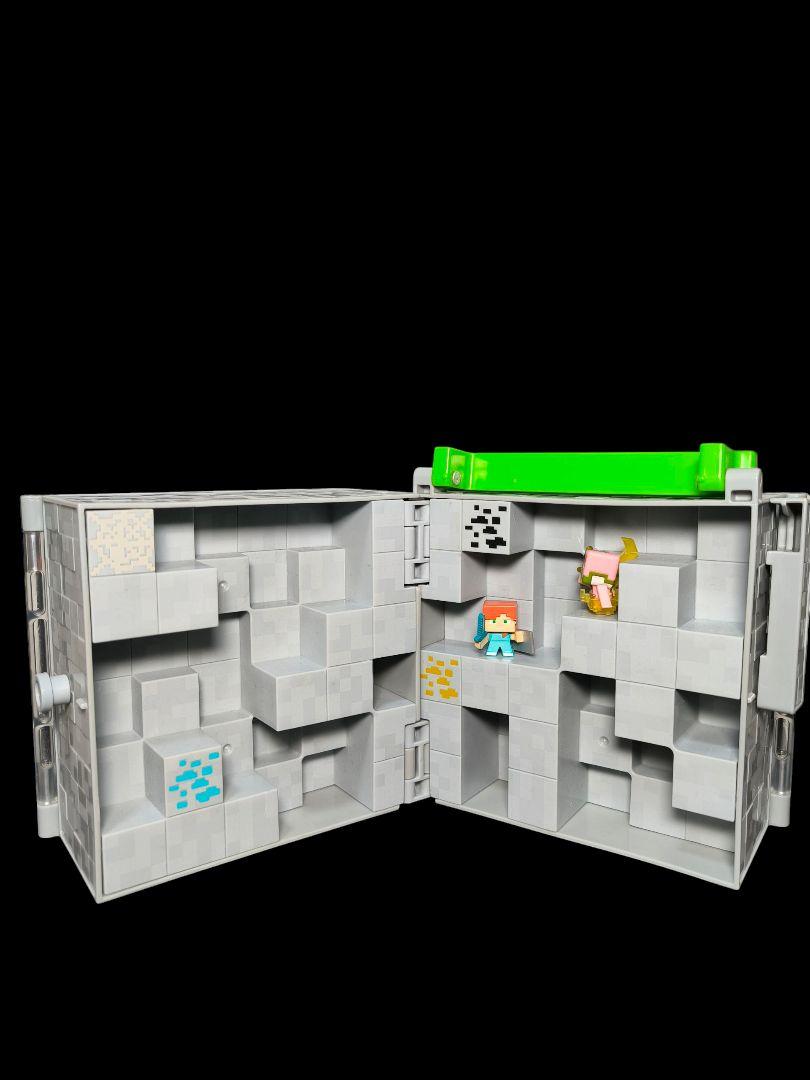 マインクラフト ミニフィギュア 67体 & コレクションケース付きセット C マインクラフト ミニフィギュア 67体 & コレクションケース付き