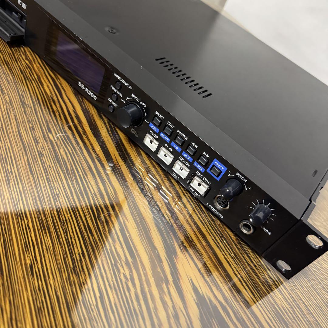 TASCAM ソリッドステートステレオレコーダー SS-R200