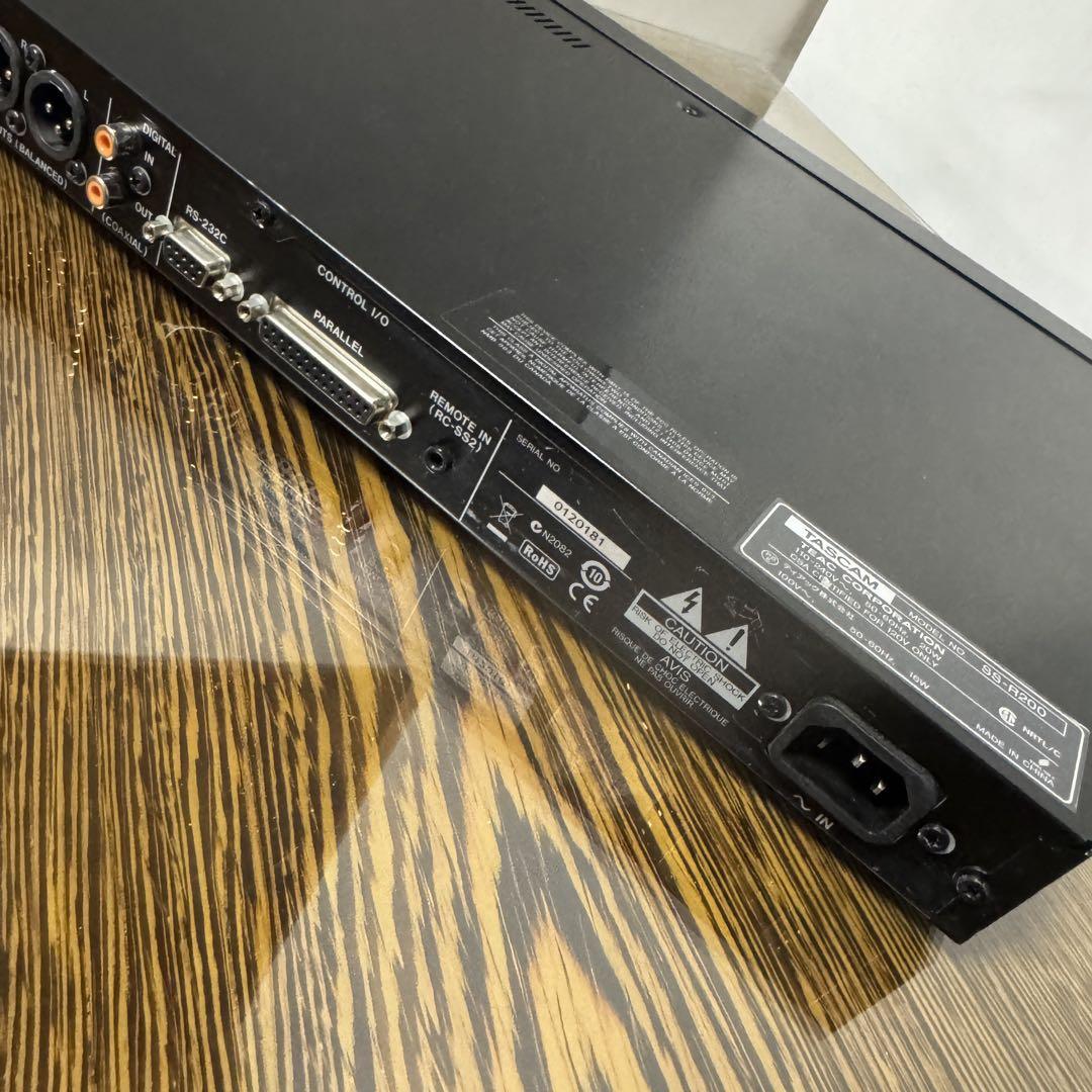 TASCAM ソリッドステートステレオレコーダー SS-R200