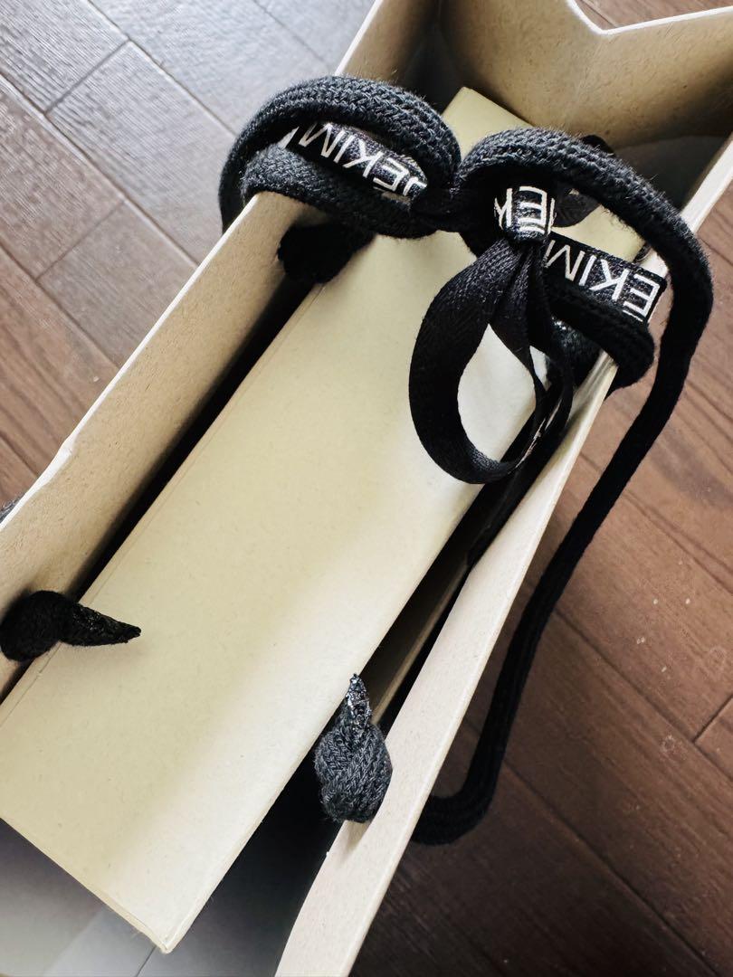 KIMHĒKIM キムへキム モンローエナメルレザーキーホルダー 黒
