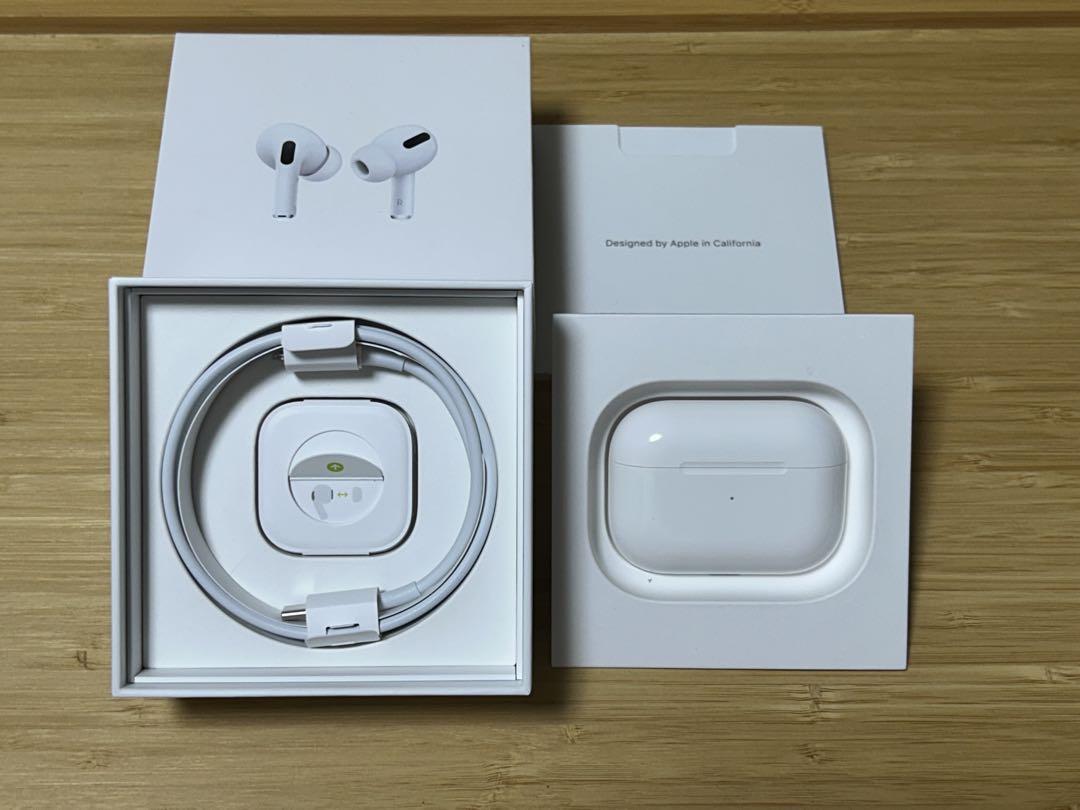 AirPods本体 ホワイト 純正品　箱付き　Apple Amazon.com: Apple AirPods with Wireless Charging Case