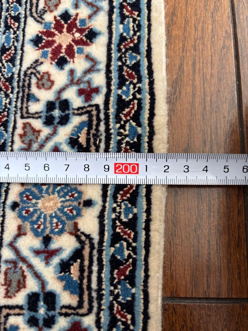 ペルシャ絨毯 ナイン産 手織りウール 人気なベージュ系 - メルカリ