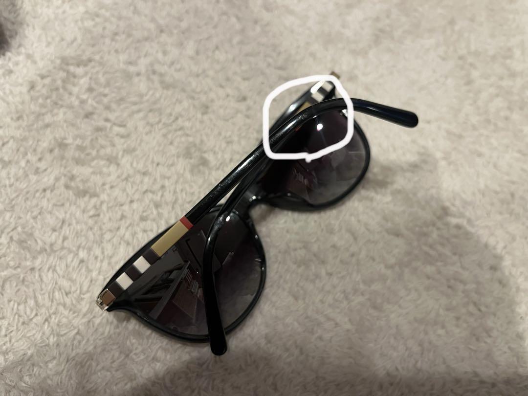 Burberry ブラック キャットアイ サングラス