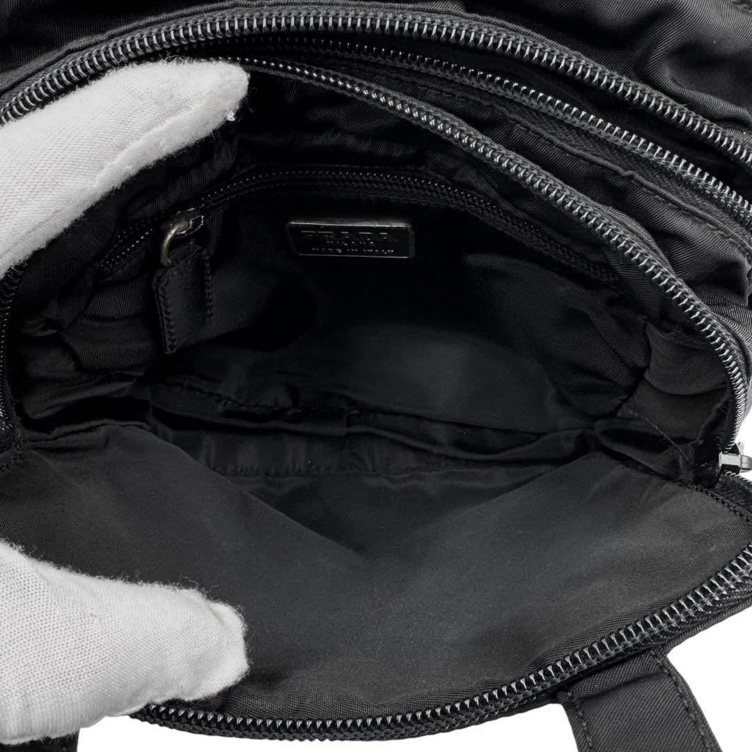 【美品】PRADA プラダ　メイクポーチ　ミニバッグ　ポーチ　小物入れ　三角ロゴ