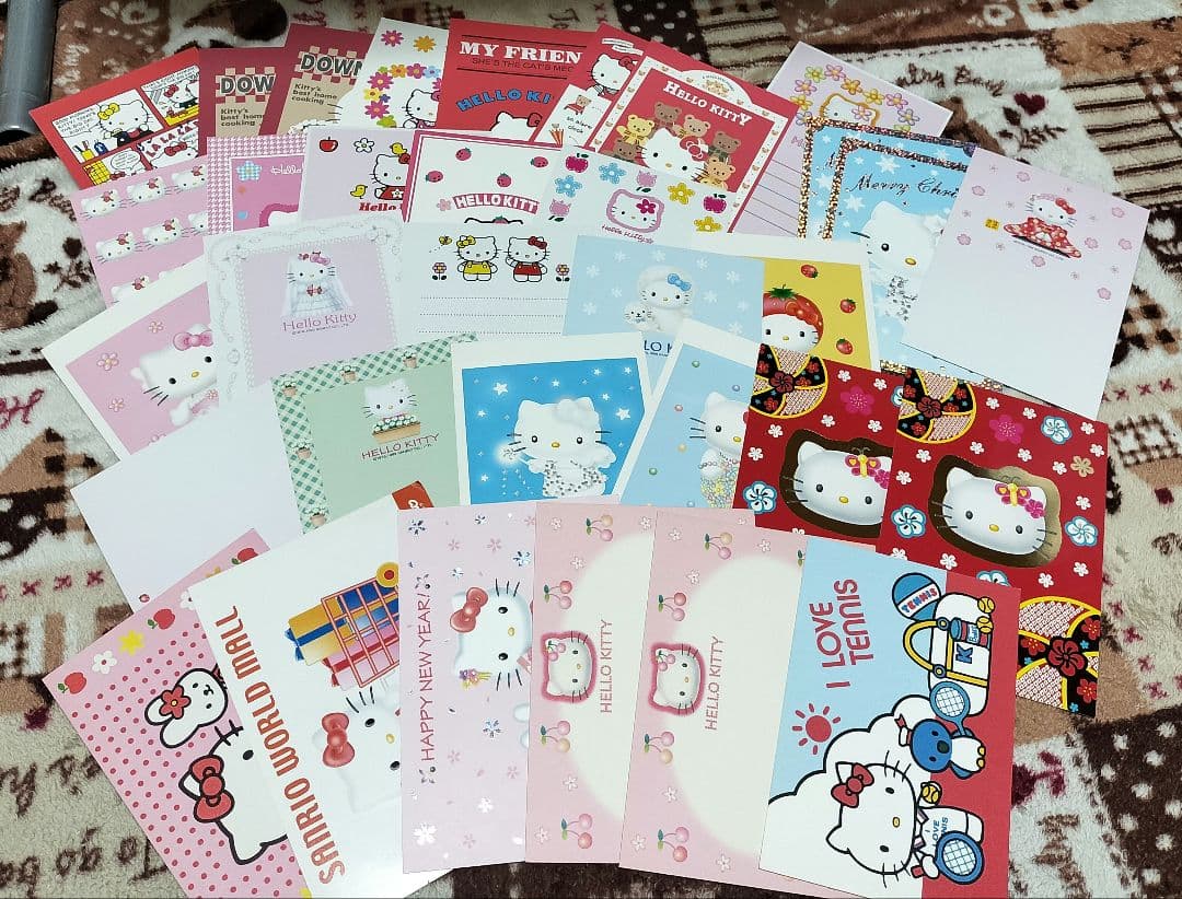 ハローキティ　ポストカード他33枚
