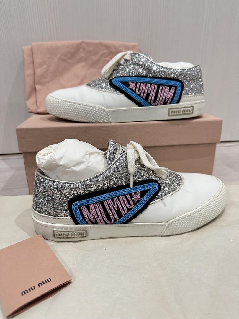 MiuMiu グリッター スニーカー 光沢 靴 キラキラ 人気 光沢 ロゴ miu miu グリッタースニーカー キラキラロゴ ラメ - メルカリ
