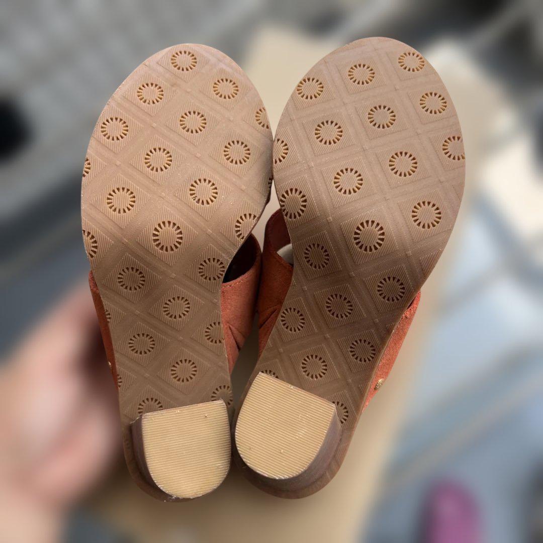 UGG オレンジ ミュール 中ヒール - メルカリ