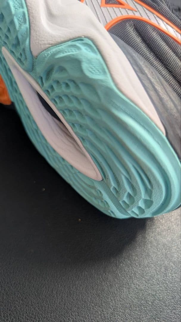 Mizuno Wave Momentum バレーボールシューズ 24.5cm Mizuno Wave Momentum バレーボールシューズ 24.5cm