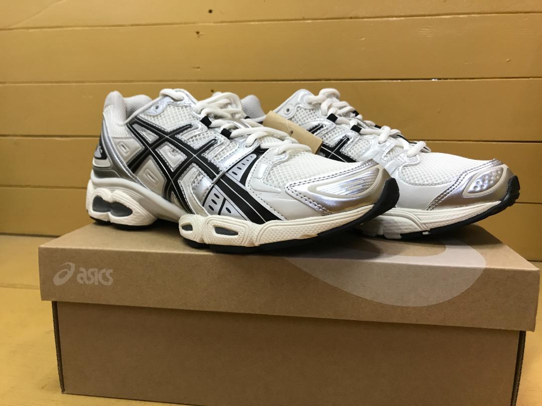 Asics Gel-Nimbus 9 Cream/Black メンズ