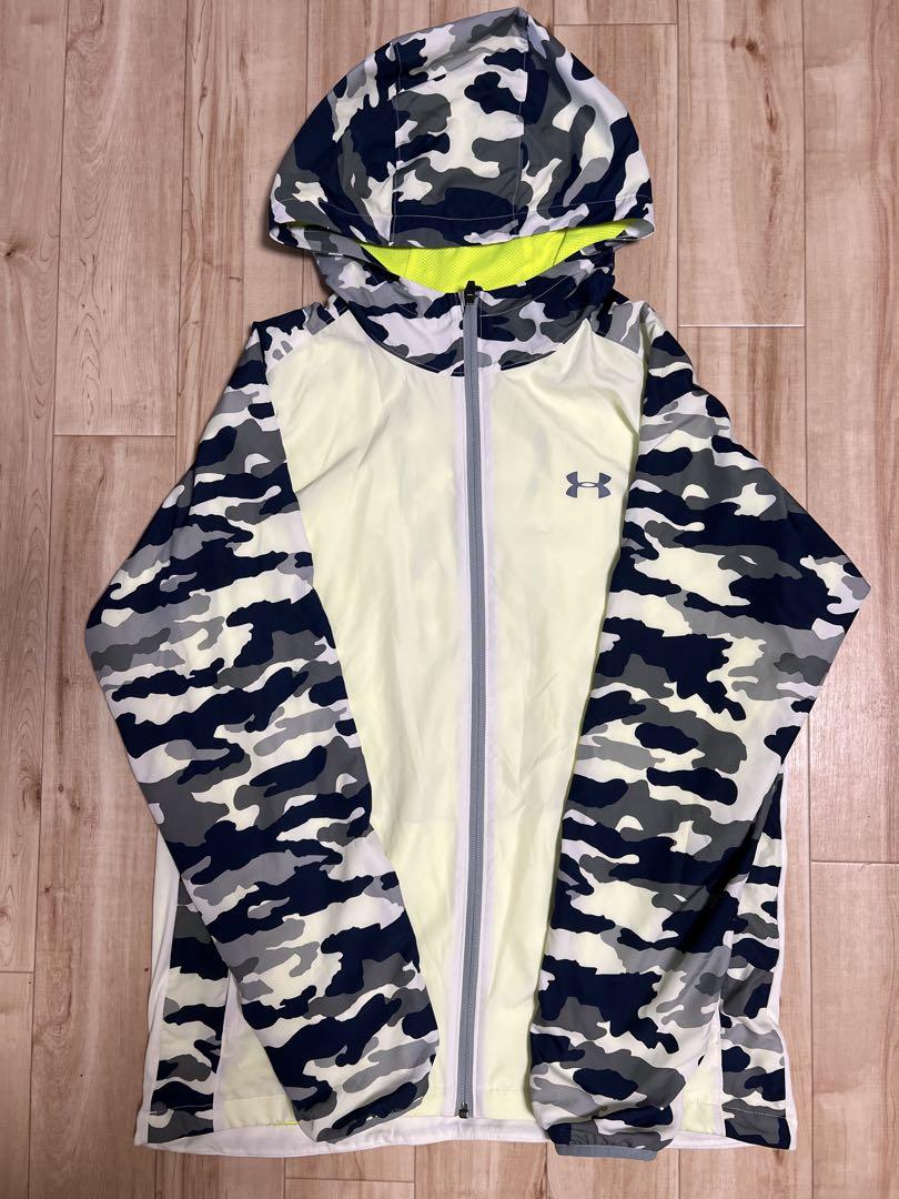 UNDER ARMOUR フード付きウィンドブレーカー ホワイト/迷彩