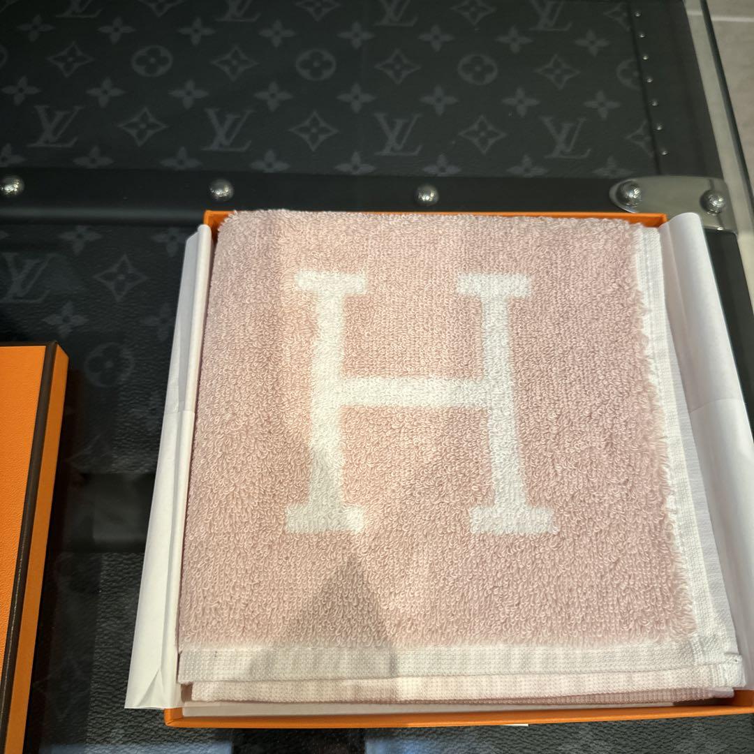 HERMES ピンク Hロゴ タオルハンカチ