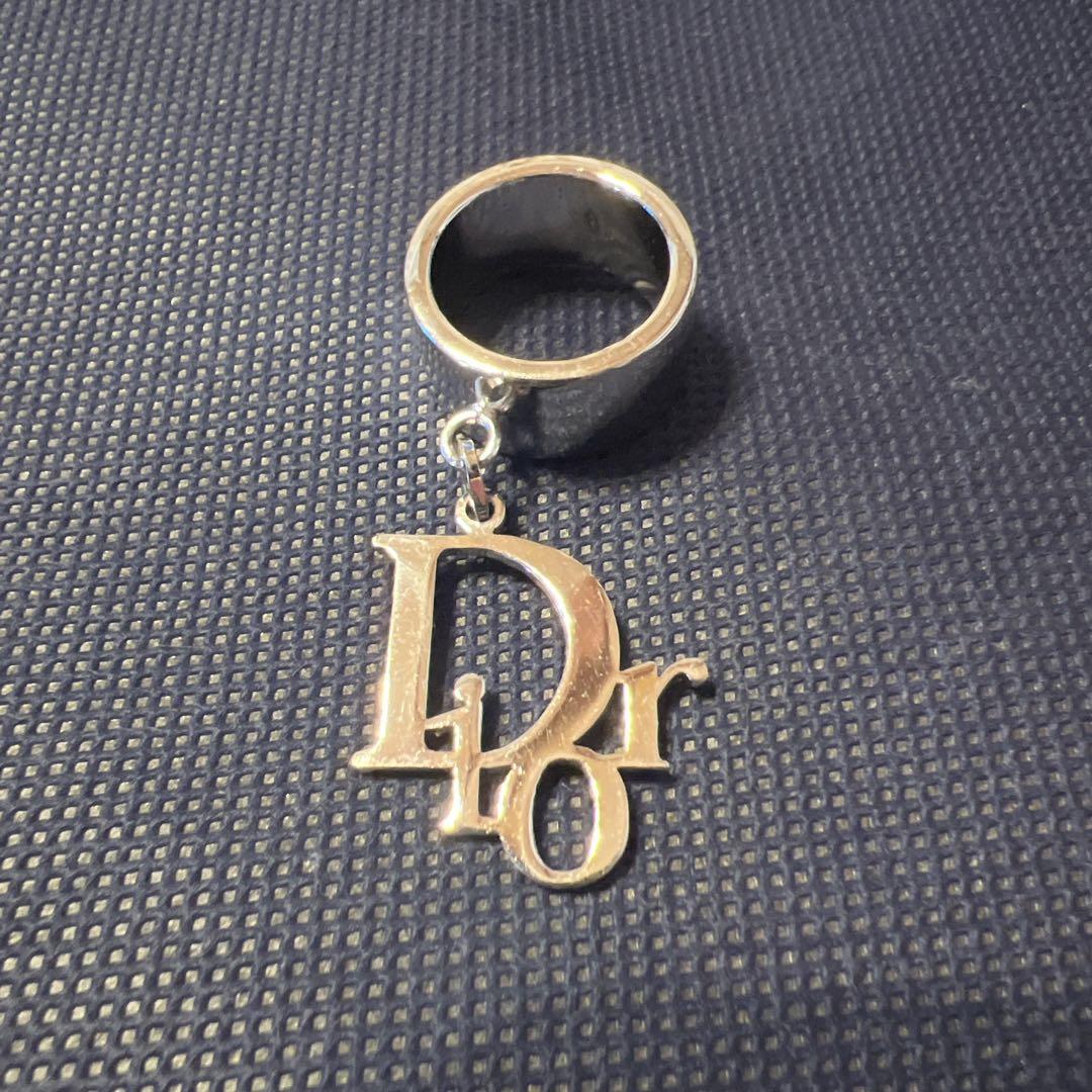 【激安大特価！】 Christian メルカリ - ロゴチャーム付きシルバーリング 美品 Dior アクセサリー