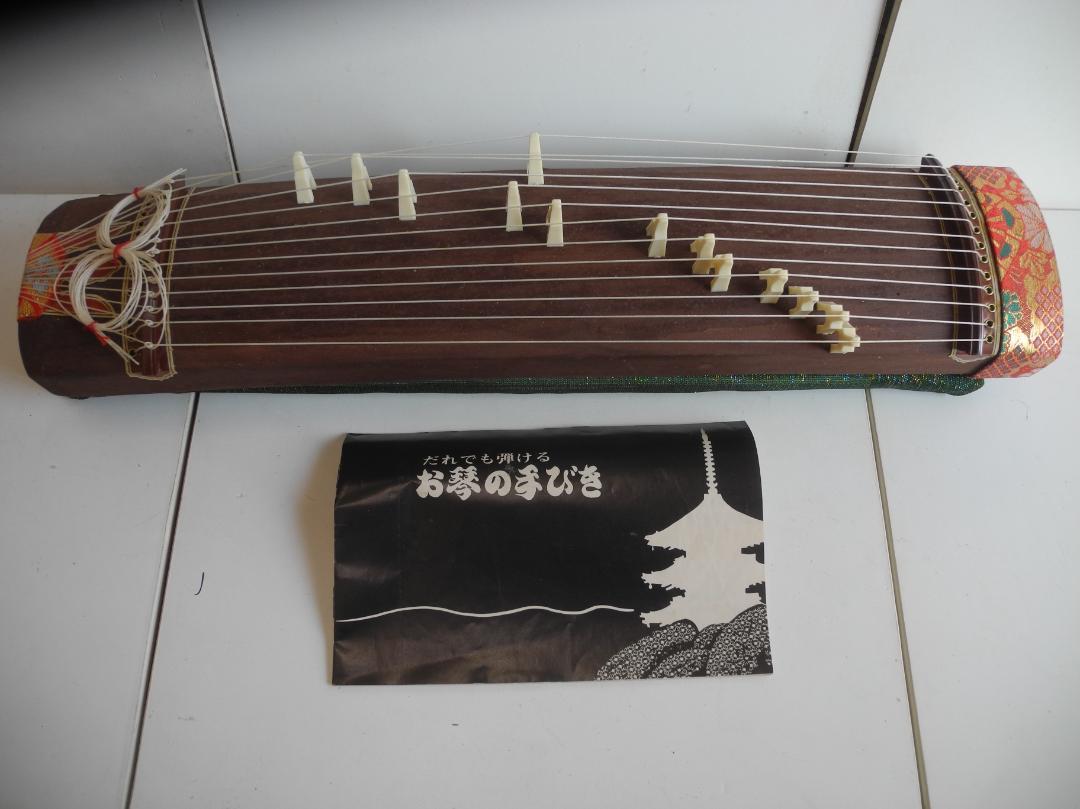 C814）ミニお琴 ミニチュア和楽器 短琴