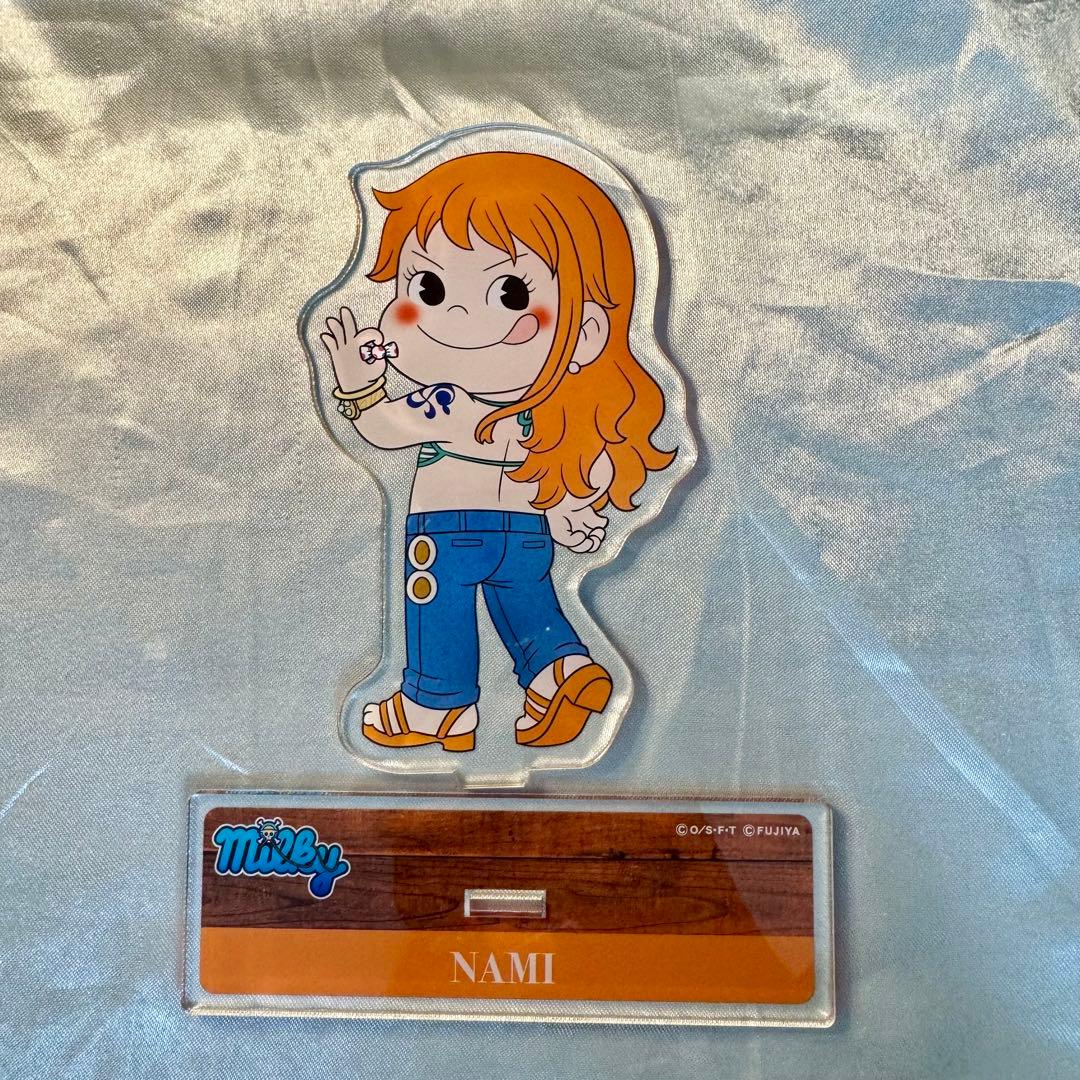 ナミ アクリルスタンドキーチェーン　ワンピース　ジャンプショップ　麦わらストア ナミ アクリルスタンドキーチェーン ワンピース ジャンプ