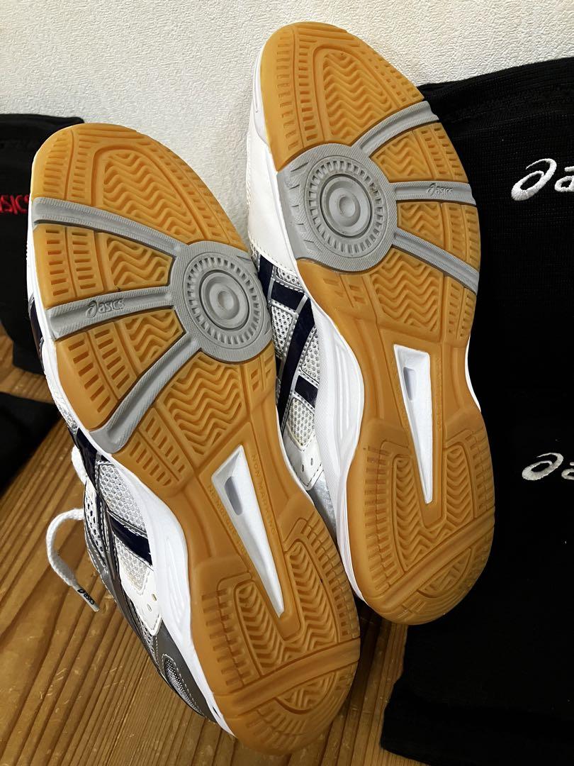 asicsバレーボールシューズ　膝サポーター2セット