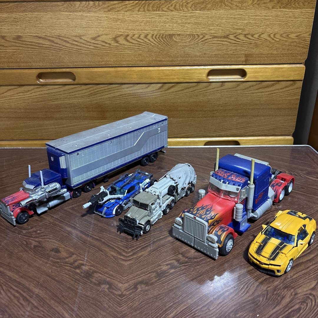 トランスフォーマー トラックと武装車両セット