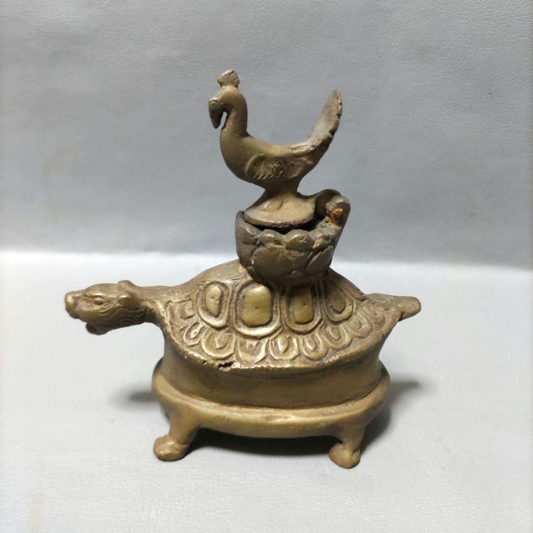 亀の上に鳥の金属製香炉？