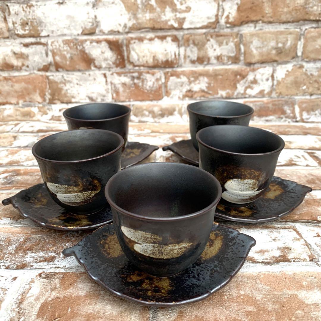 湯呑み茶碗と葉っぱの形の茶托5客セット