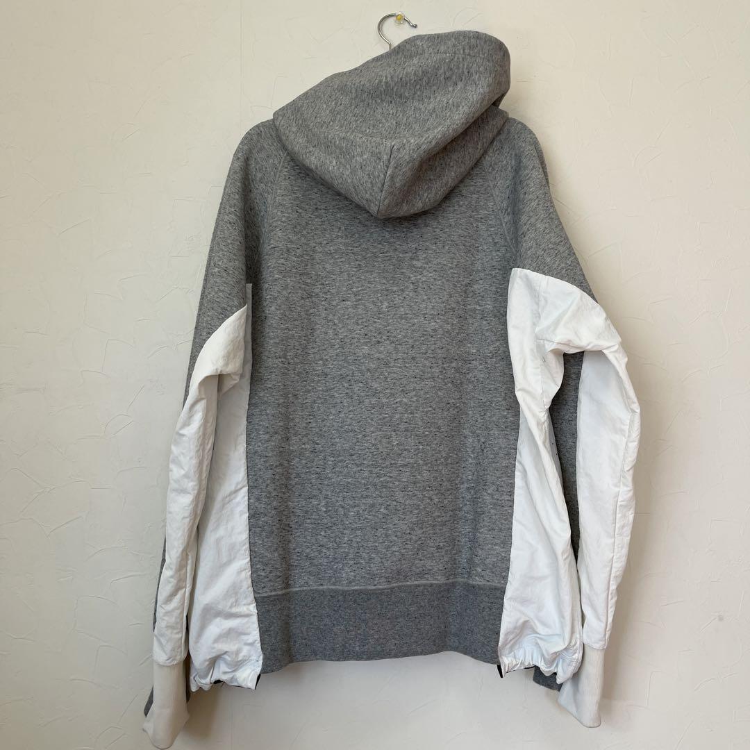 Nike sakaiコラボフーディ グレー NIKEロゴ付き