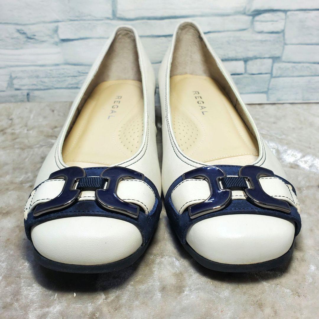 【美品】✨REGAL リーガル 23cm パンプス レザー 白系 青 ビット金具