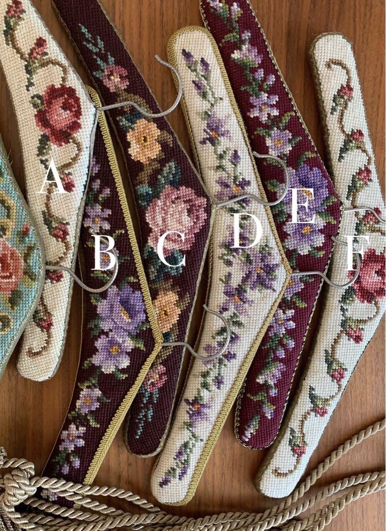【フランス】ヴィンテージ プチポワン ハンガー ローズ柄 刺繍 ピンク F