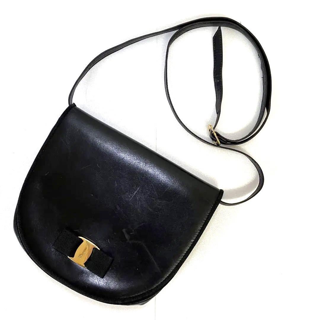 Salvatore ferragamo ショルダーバッグ ヴァラリボン 金具