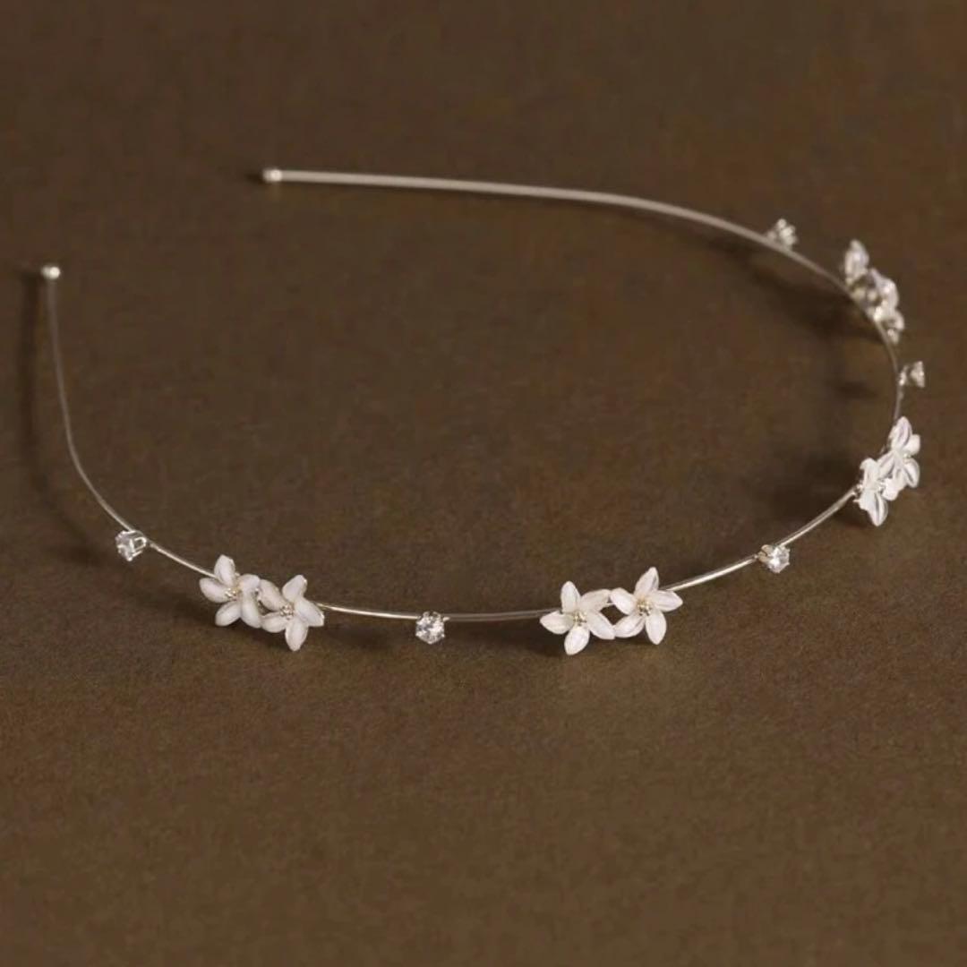 花飾りのシルバー ヘアカチューシャ nicocica 髪飾り ヘッド