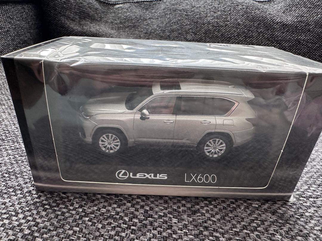 Lexus LX600 ミニカー VIP シルバー　1/30