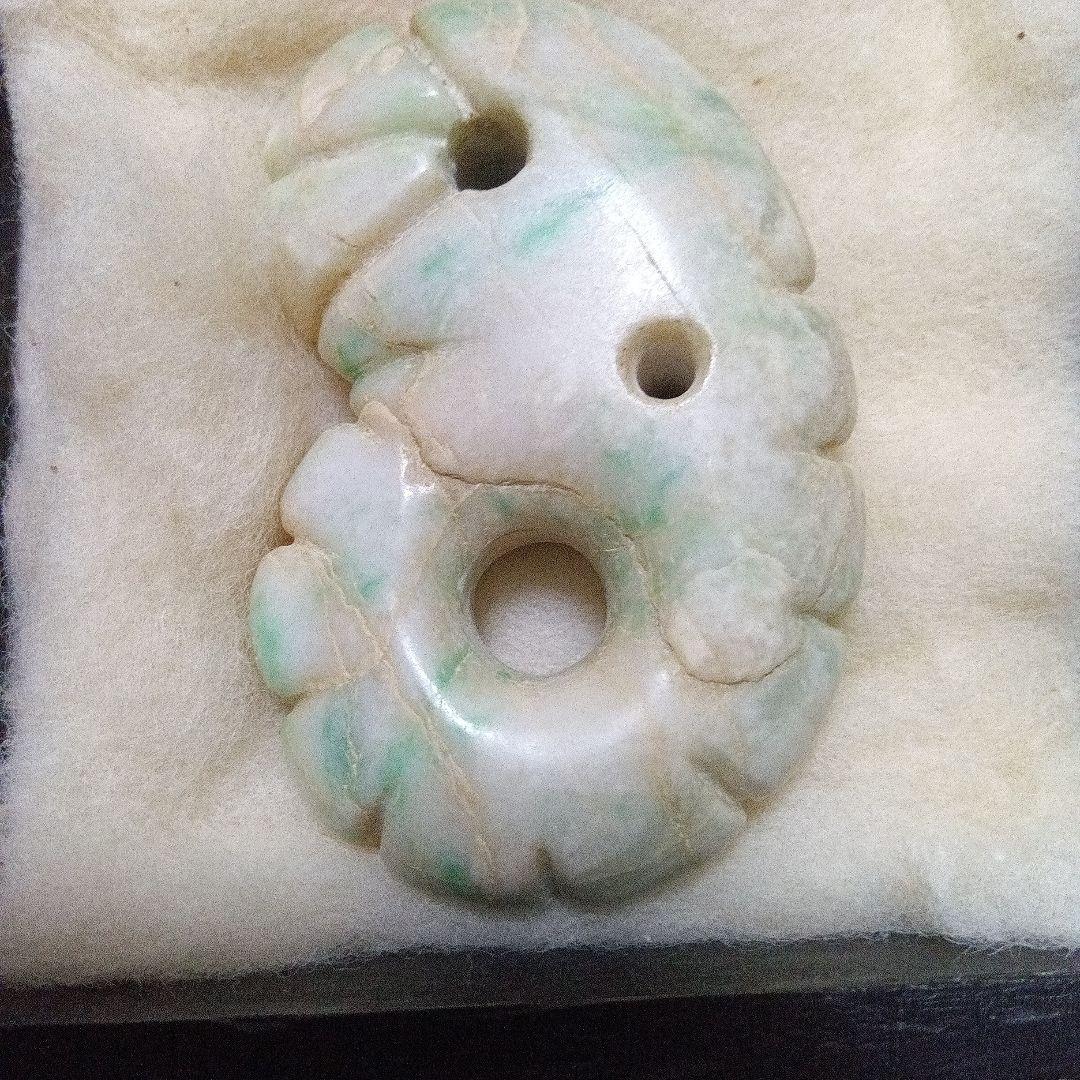 翡翠 三穴 彫刻 大型環状勾玉 秀麗勾玉 護符勾玉 歴史史料 極彩極上翡翠勾玉 翡翠 三穴 彫刻 大型環状勾玉 秀麗勾玉 護符勾玉 歴史史料 極彩極上翡翠勾玉