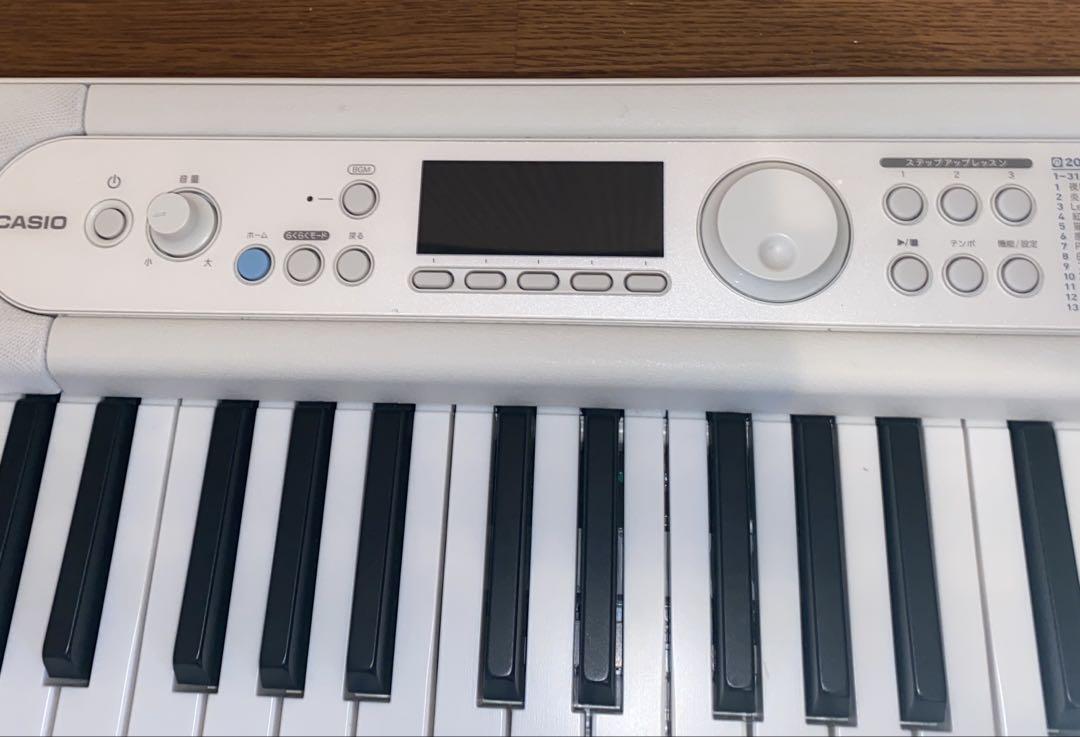 カシオ　電子ピアノ　LK-520