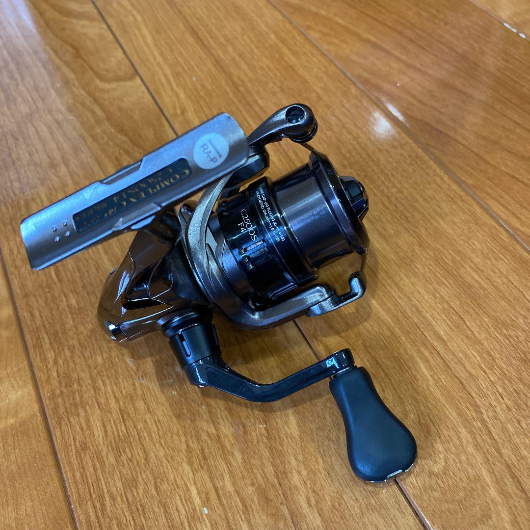 ルカリ{ シマノ F4 美品 aTUI4-m69461004962 17コンプレックスC2500S りのため