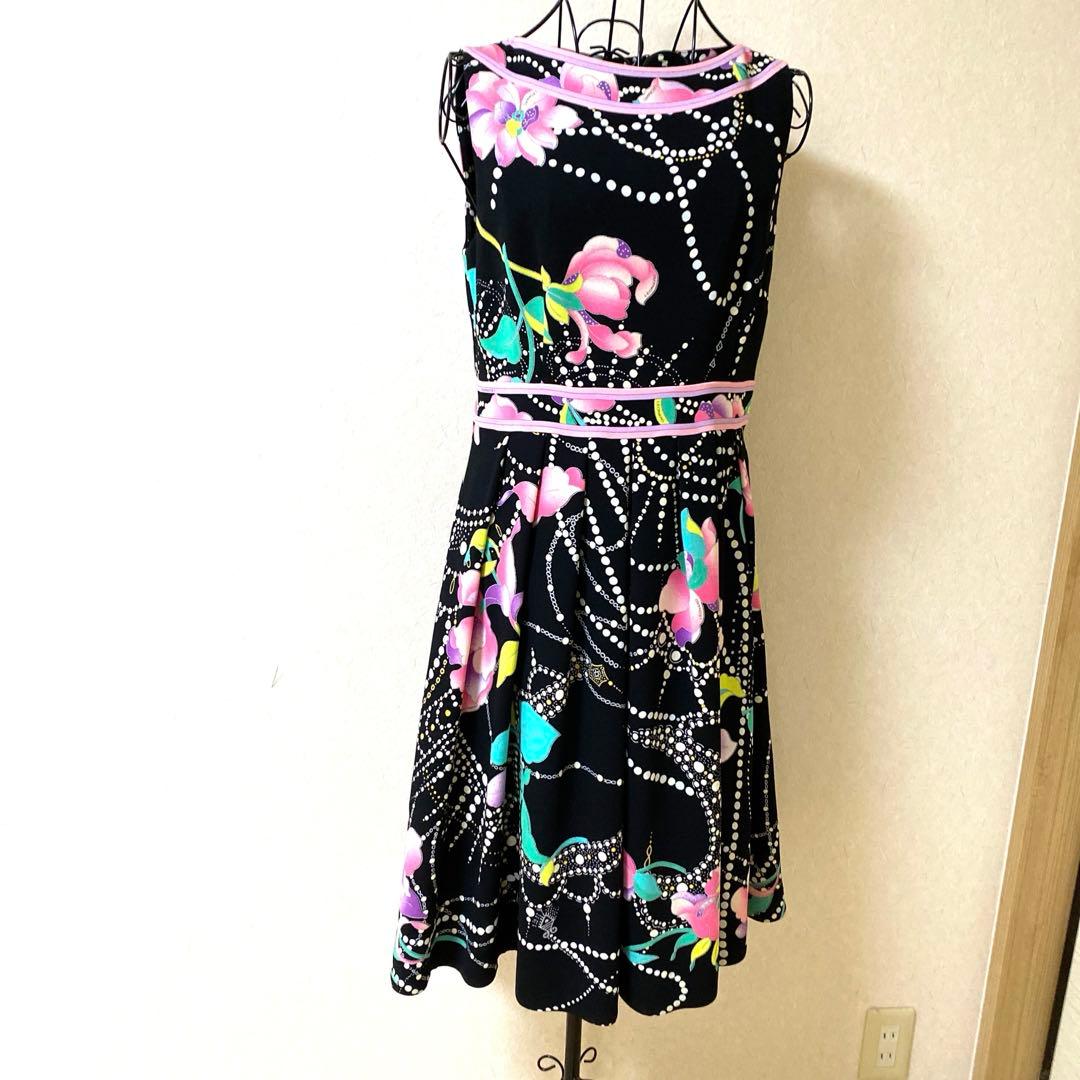 レオナール 美しい花柄 ビーズ模様 ノースリーブワンピースL・LEONARD