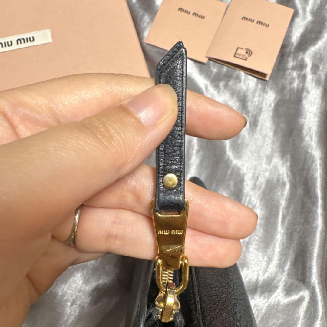 miu miu ブラックレザー 三つ折り財布