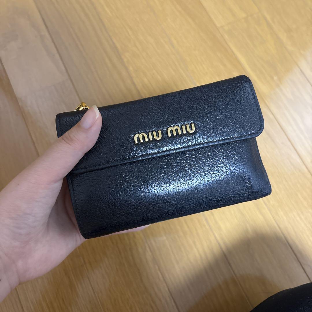 miu miu ブラックレザー 三つ折り財布