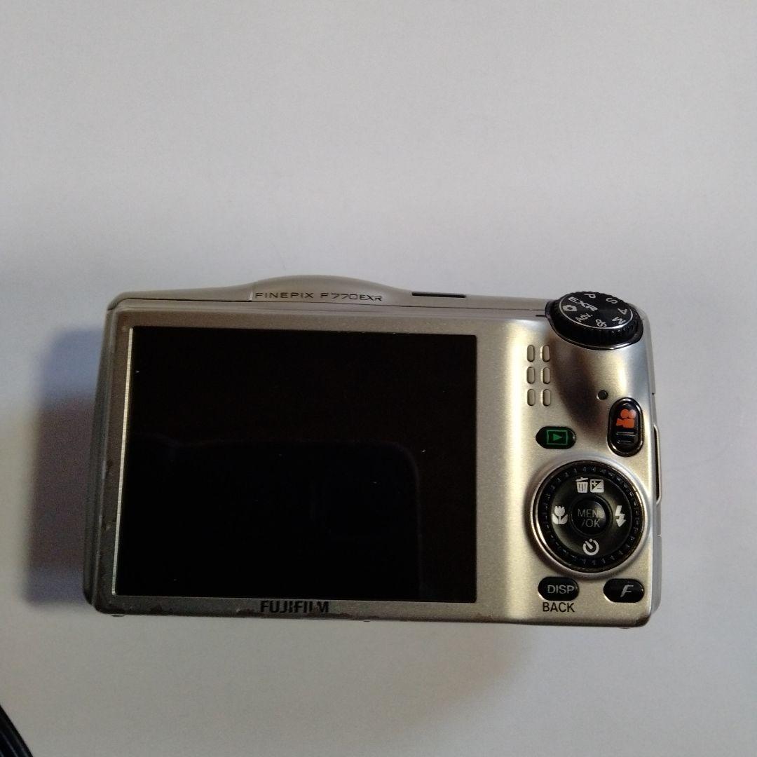 Fujifilm Ｆ770EXR シルバー 20倍ズーム コンデジカメラ