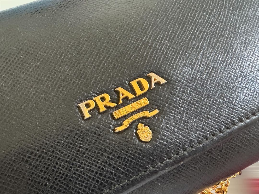 PRADA プラダサファイアーノレザー財布ブラック/ピンク