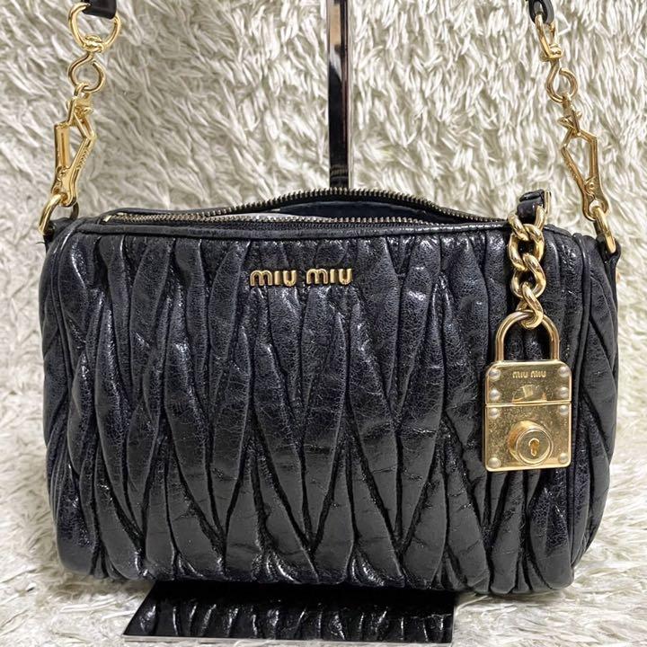 miu miu ハンドバッグ　アクセサリーポーチ　ゴールド金具　レザー 黒