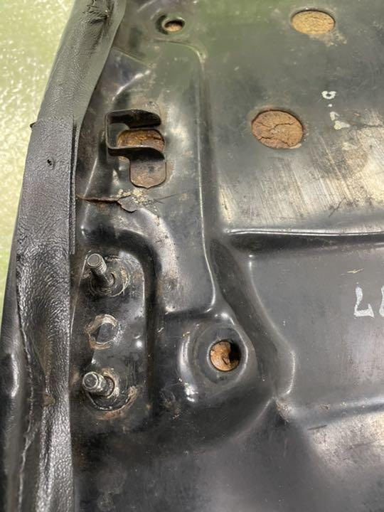 よろしくお 値下げ フラットシート 汎用 mLs9W-m69499863225 メーカー不明 CB400F用 エッジ