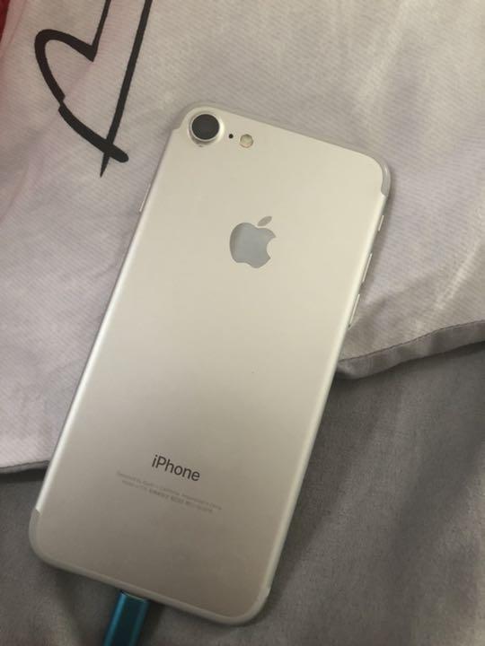 驚きの激安価格 iPhone7 7GB シルバー コンピュータ・IT