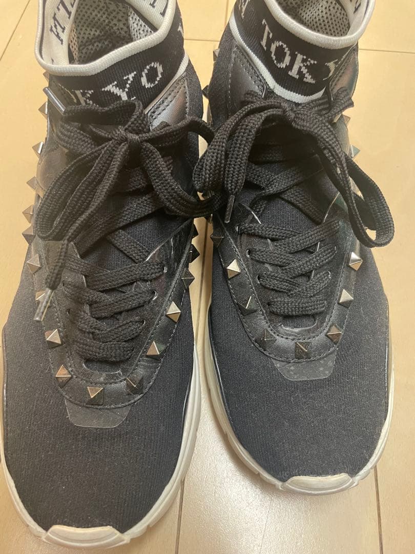 ヴァレンティノスタッズ付きハイカットスニーカー