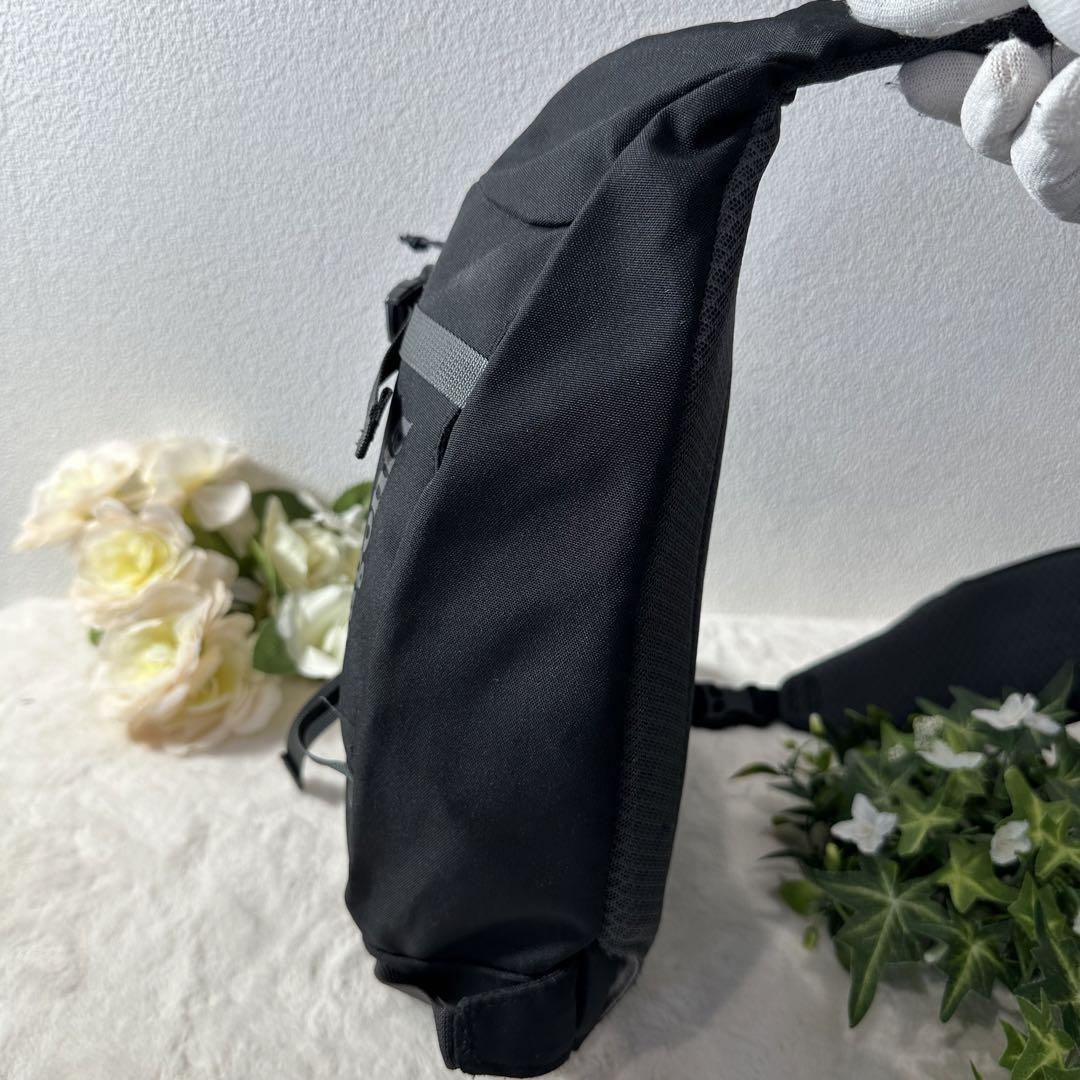 極美品 未使用級　Patagonia Atom 8L クロスボディバッグ
