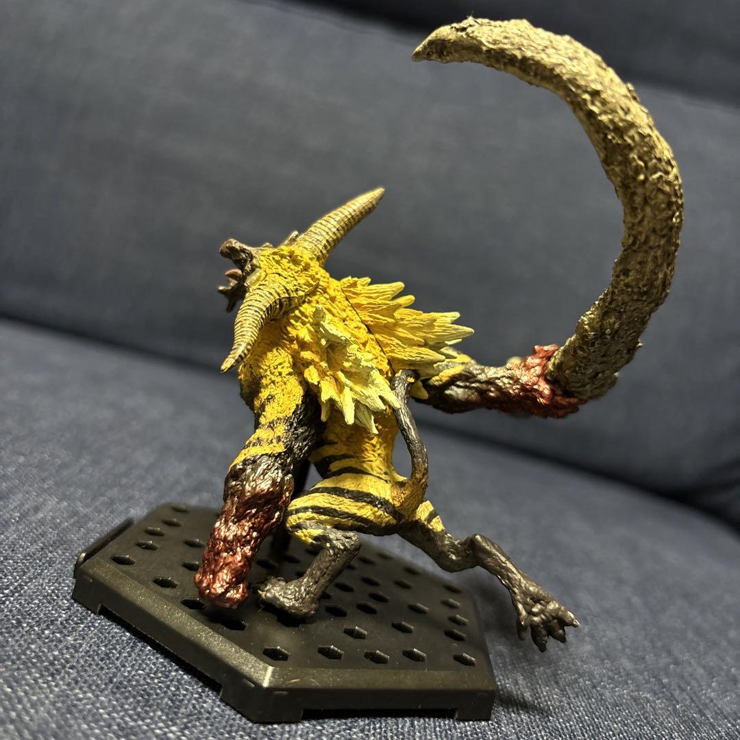 ＜超激レア＞モンハン ラージャン ゴールドver ボーナスパーツ完成品フィギュア 超激レア＞モンハン ラージャン ゴールドver ボーナスパーツ完成