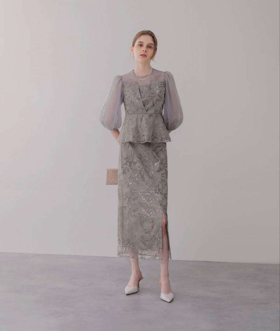 LEJA シアーパフスリーブペプラムスパンコール花柄セットアップドレス
