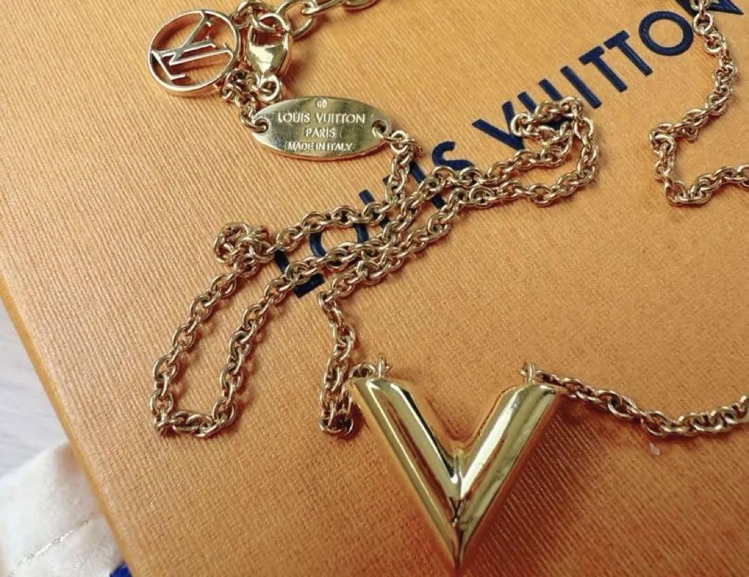 LOUIS VUITTON ネックレス エセンシャルV ゴールド