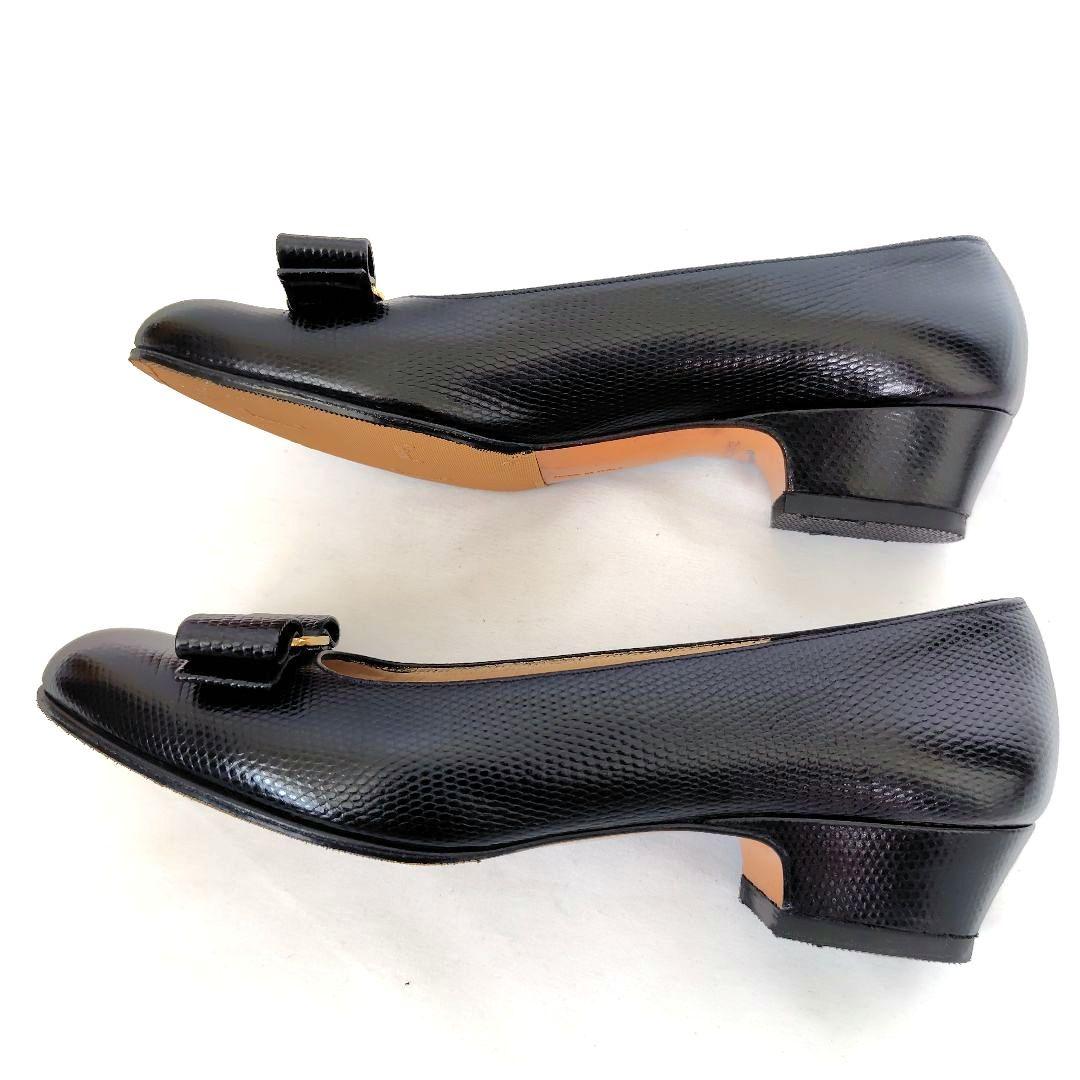 A☺︎ 箱付☆【Ferragamo】ヴァラ リザード型押 パンプス 黒