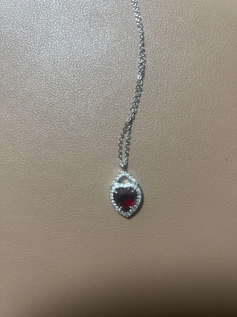 赤いハート型ペンダント ネックレス