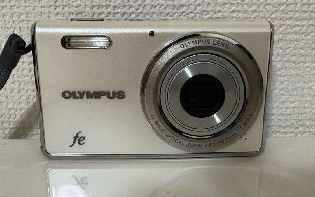 OLYMPUS FE コンパクトデジタルカメラ 本体と充電器付き