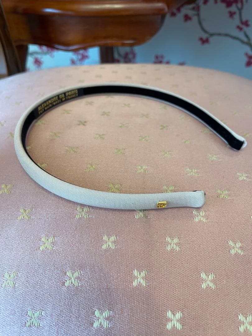 新作入荷!!】 アレクサンドルドゥパリ【新品】ベージュカチューシャ