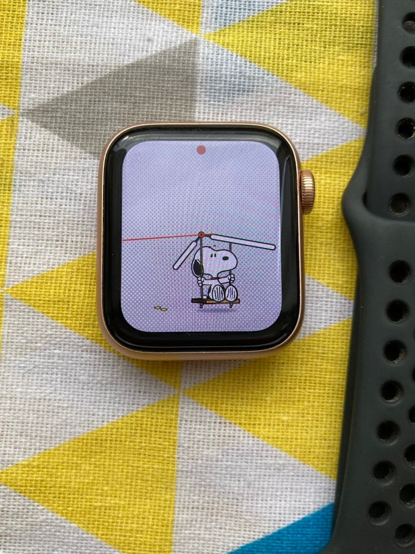 Apple Watch SE 最大容量100% ピンクゴールド Apple Watch SE 最大容量100% ピンクゴールド