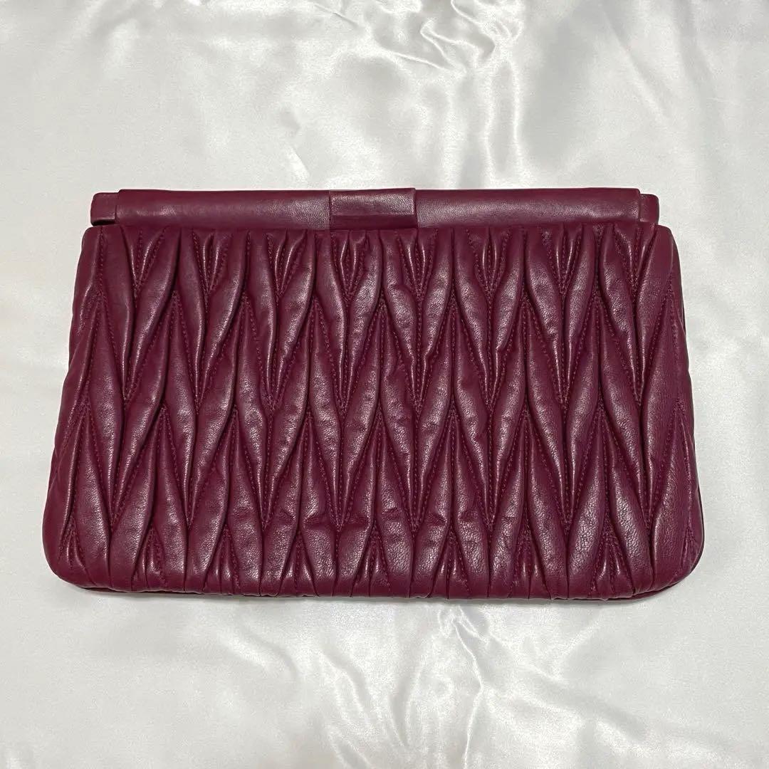※Lulu ※【新品未使用】miumiu マトラッセ クラッチ